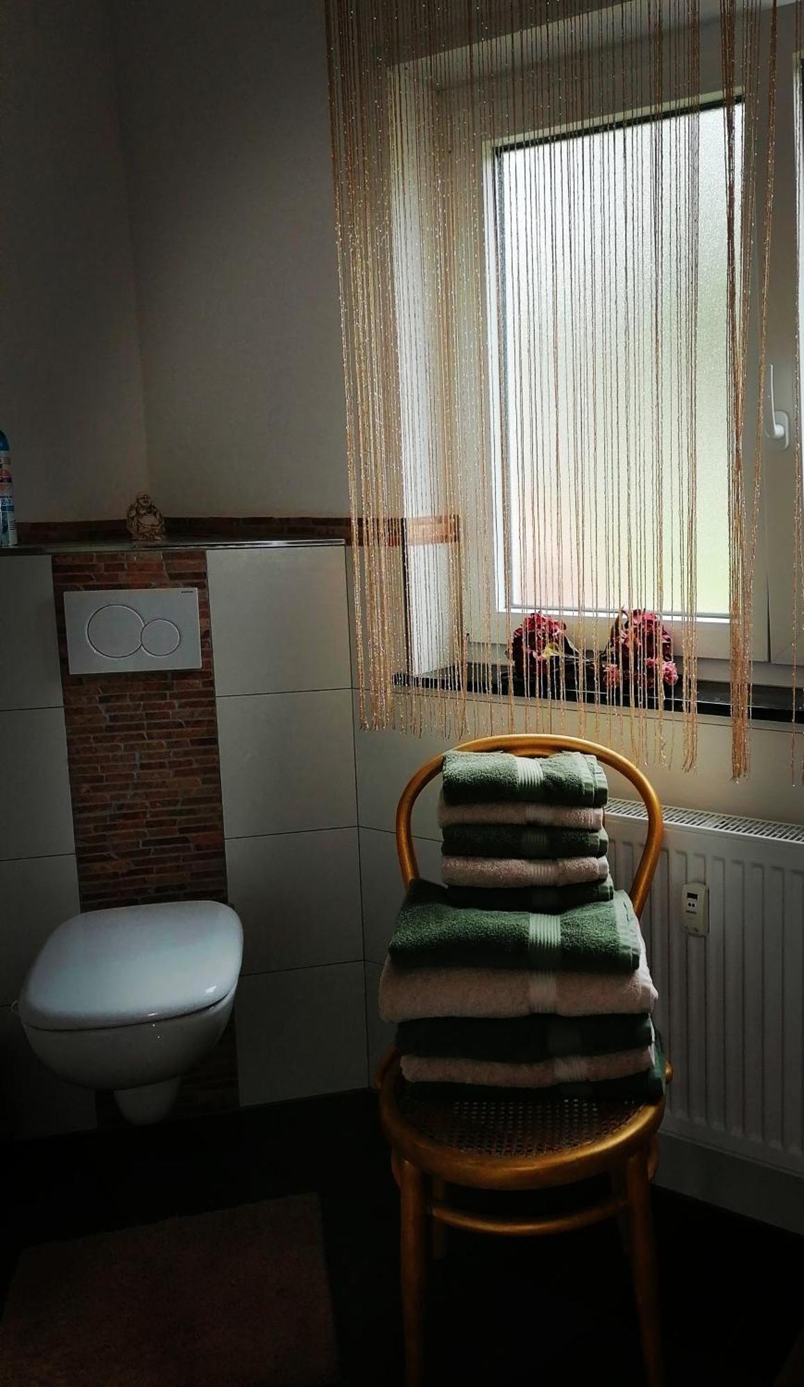 Modernes Apartment - นอยชตัดท์ อัน แดร์ ไวน์ชตราเซอ ภายนอก รูปภาพ