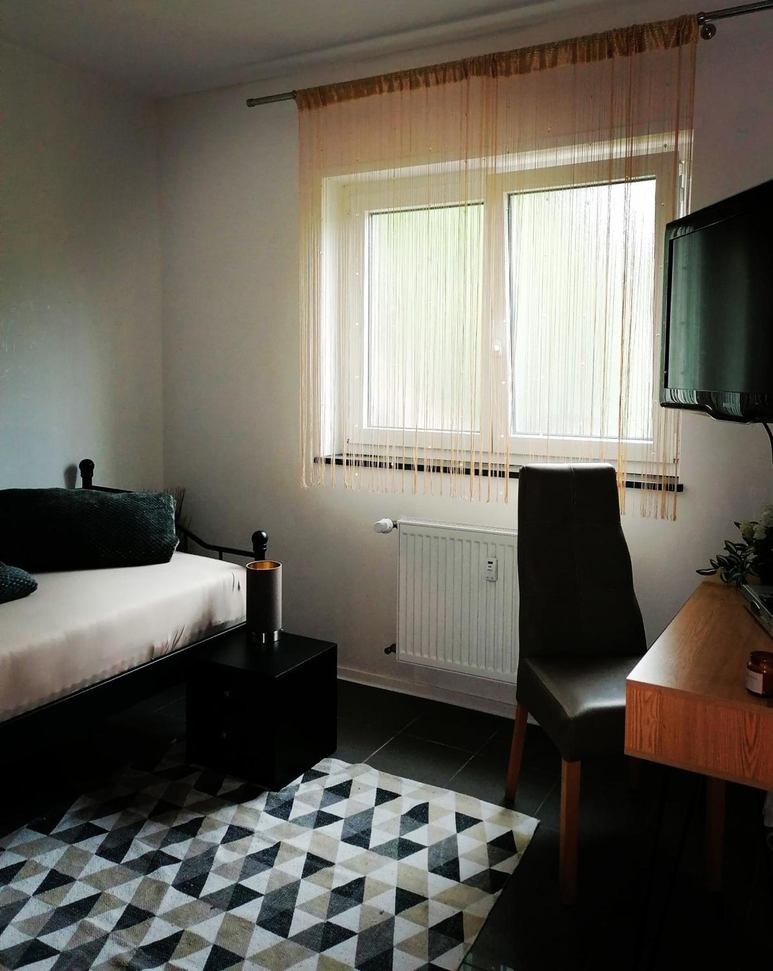 Modernes Apartment - นอยชตัดท์ อัน แดร์ ไวน์ชตราเซอ ภายนอก รูปภาพ