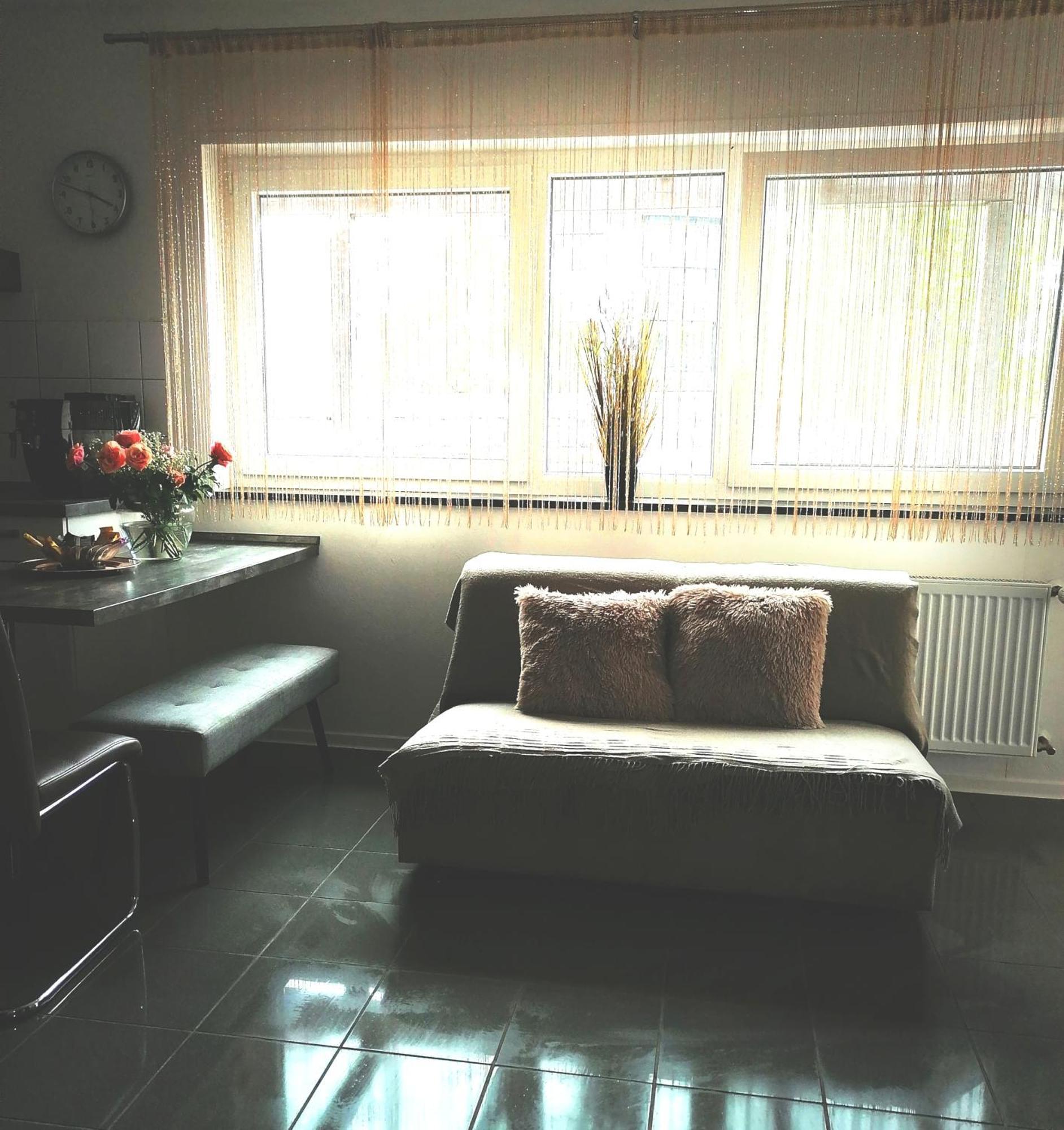 Modernes Apartment - นอยชตัดท์ อัน แดร์ ไวน์ชตราเซอ ภายนอก รูปภาพ